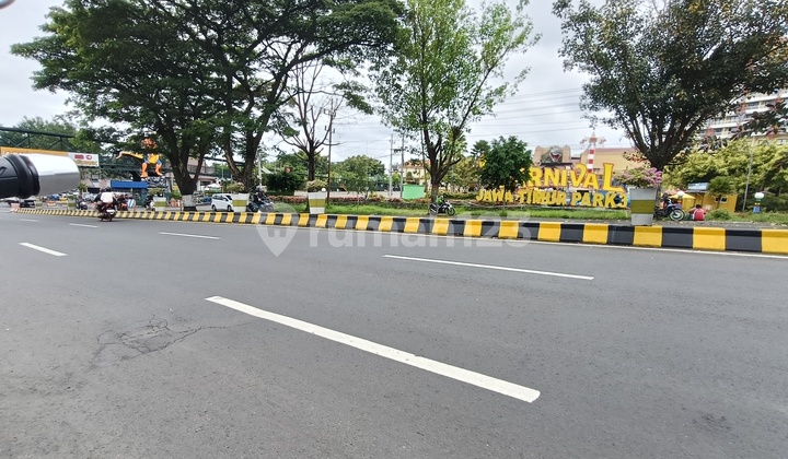 Land on the Main Road Axis Very Close to Jatim Park
