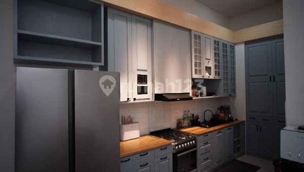 Quick Sale Luxury 2-Story House in Karangploso. 2