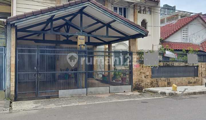 Dijual Rumah di Taman Meruya Ilir