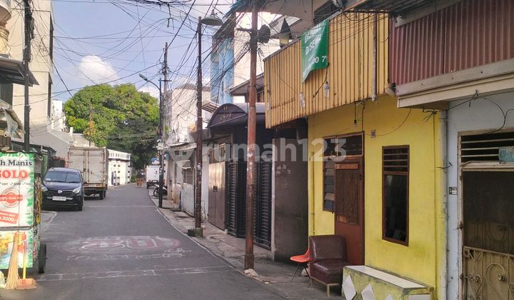 Lokasi Strategis Dekat Halte Busway Sawah Besar dan Stasiun Mangga Besar
