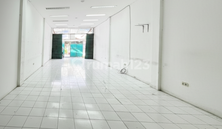 Ruko Jelambar 3 Lantai Listrik 7700W Siap Usaha Bebas Banjir SHM