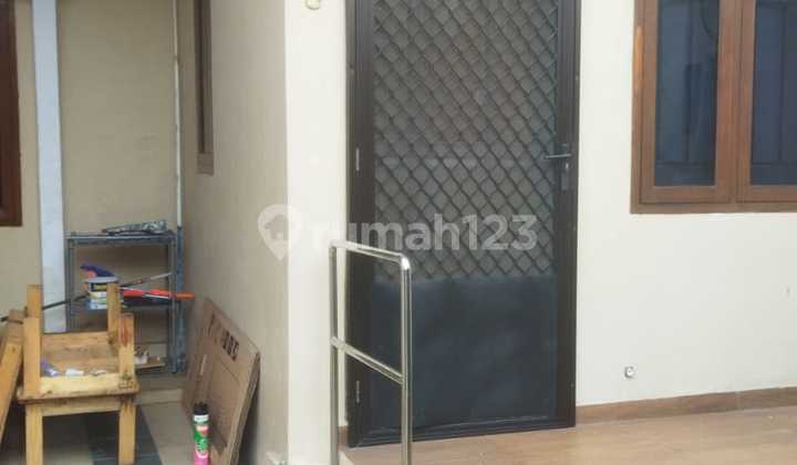 Disewakan Rumah Dua Lantai di Bojong Indah Disewakan Rumah Dua Lantai di Bojong Indah