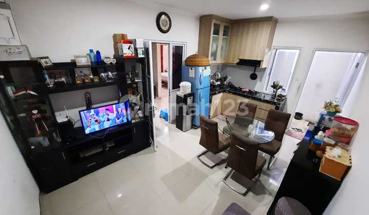 Rumah Cakep boston Gading Serpong ada kamar bawah