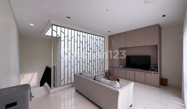 Jarang Ada Rumah Cakep Tidak Berhadapan dengan Tetangga Mozart Gading Serpong 1