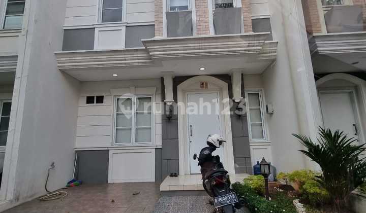 Rumah 2 Lantai Semi Furnished Bagus Azura Vanya Park BSD Terawat