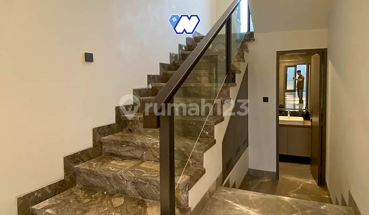 Bebas Banjir, Rumah, 2 Lantai, SHM, di Setra Duta 2