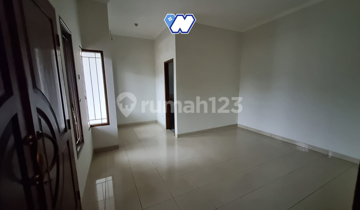 Bebas Banjir, Rumah, 2 Lantai, SHM, Dekat Tempat Ibadah, di Batununggal 2