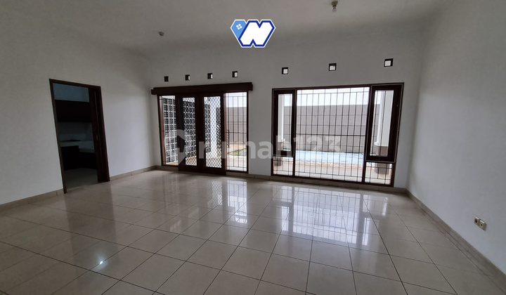 Bebas Banjir, Rumah, 2 Lantai, SHM, Dekat Tempat Ibadah, di Batununggal