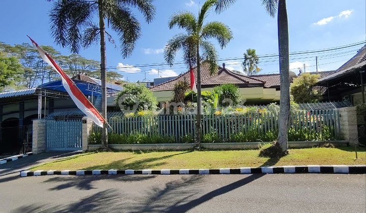 RUMAH CANTIK ASRI TERAWAT TENGAH KOTA MALANG RUMAH CANTIK ASRI TERAWAT TENGAH KOTA MALANG