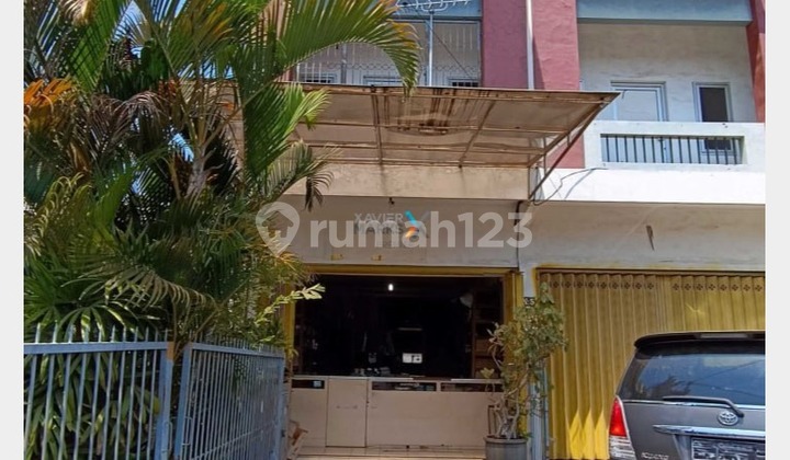 Price Drop! Strategic Location Shop House for Sale in Klojen, Malang City 1