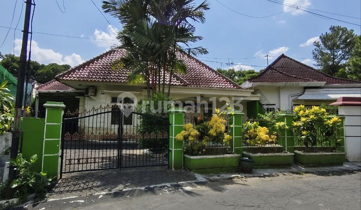 BUTUH CEPAT LAKU! RUMAH TERAWAT LOKASI TENGAH KOTA MALANG ! BUTUH CEPAT LAKU! RUMAH TERAWAT LOKASI TENGAH KOTA MALANG !