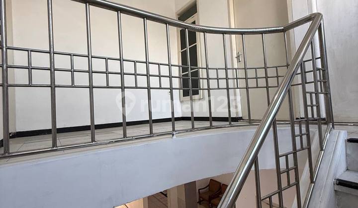 Quick Sale, Ready-to-Live-in House in Sulfat Agung, Malang 2