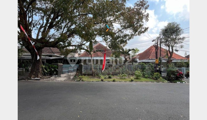 Dijual Rumah Klasik Terawat di Gunung Gunung Klojen Malang