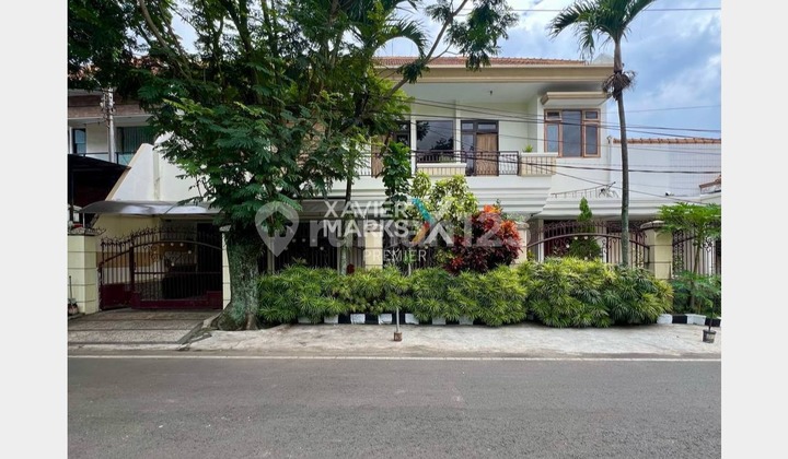 [Price Drop 2.4B] Classic Strategic House for Sale in Klojen, Malang