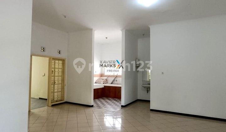 For Sale / For Rent Strategic Hook House in Pbi Araya Malang 2