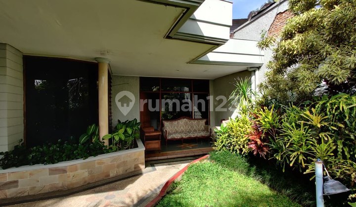 BEAUTIFUL, SERENE, WELL-MAINTAINED HOUSE IN THE CENTER OF MALANG CITY 2