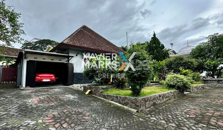 Vintage House for Sale in Blimbing, Malang 2