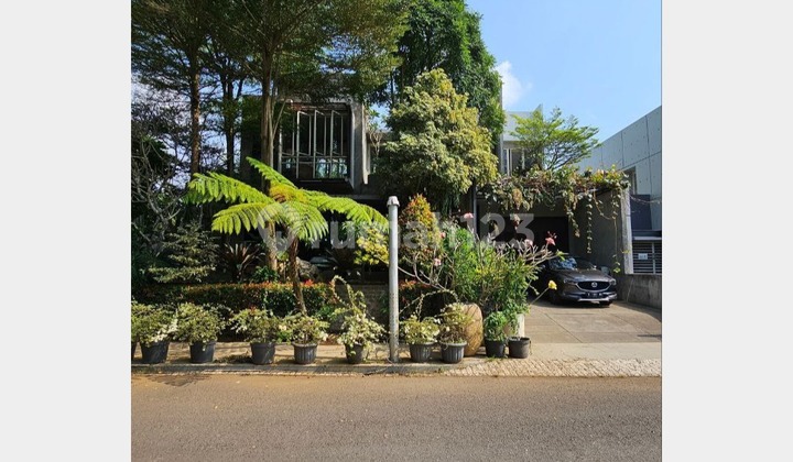 RUMAH SULTAN DESAIN ISTIMEWA TENGAH KOTA MALANG