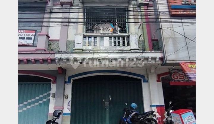 *2-Story Shop House for Sale on Mondoroko Road, Singosari, Malang*