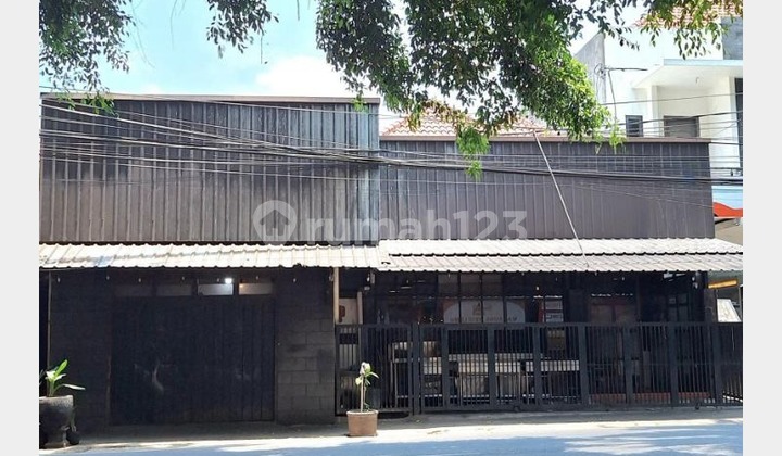 For Rent: Ready-to-use Restaurant with a strategic location in Malang.