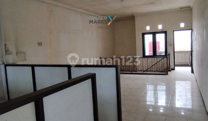 *2-Story Shop House for Sale on Mondoroko Road, Singosari, Malang*