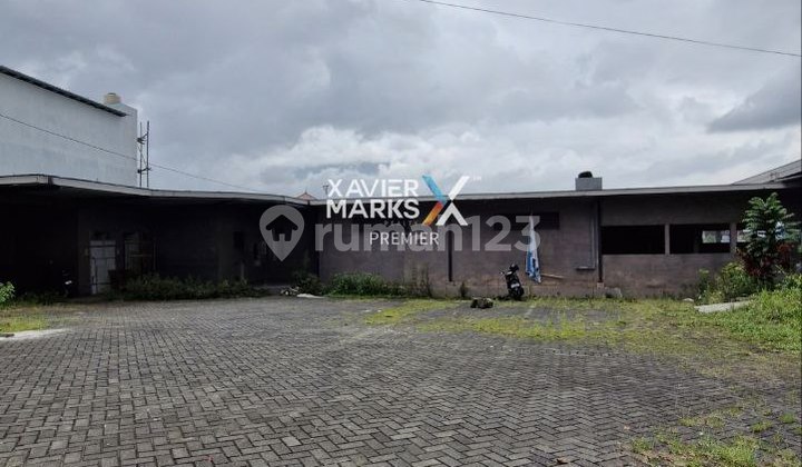 Land with Free Building Former Restaurant for Sale on Batu Main Road.