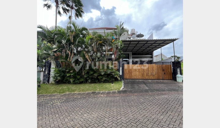 Dijual Rumah Tropis Modern Mewah di Villa Puncak Tidar Malang
