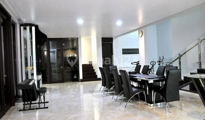 Rumah Mewah Private Pool Full Furnished di Riverside Blimbing Malang 2