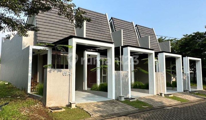 Modern House with Inner Courtyard in Araya, Malang 2