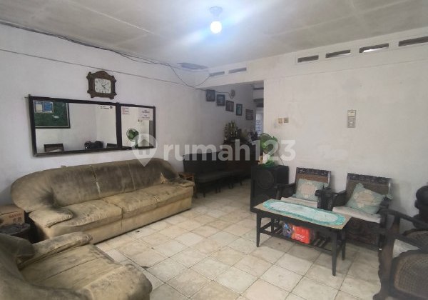 The Cheapest House on Buah-Buah Street, Klojen, Malang 2