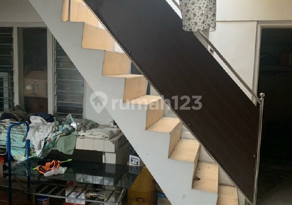 Classic House in the Buah-Buah Street Area, Klojen, Malang 2