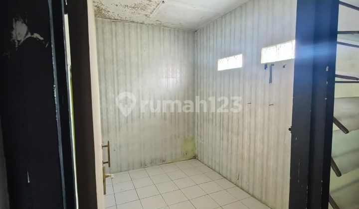 Well-Maintained Shop House Ready for Occupancy on Thamrin Road Axis, Lawang, Malang. 2