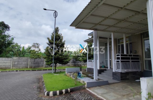 Modern Minimalist House Well-Maintained Cluster The Peak Citra Garden Kedungkandang Malang 2