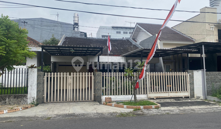 DIJUAL RUMAH KLASIK TERAWAT SIAP HUNI JALAN CANDI-CANDI DEKAT ABM MALANG