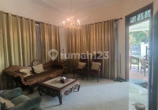 Prime Location Very Comfortable House on Dieng Street Extension, Malang