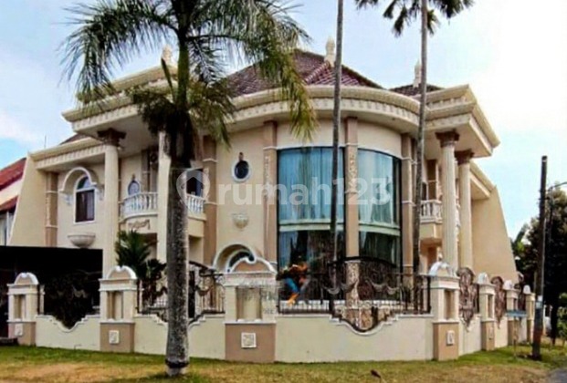 Classic Luxury House in the Elite Araya Blimbing Housing Estate, Malang City Classic Luxury House in the Elite Araya Blimbing Housing Estate, Malang City