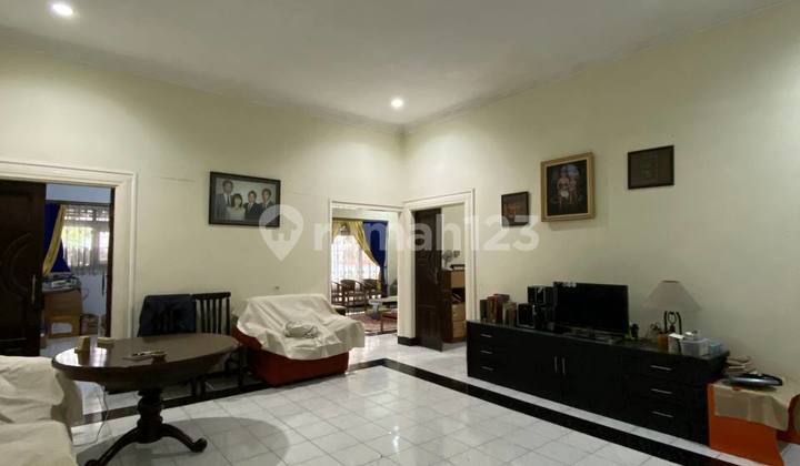 Spacious Elite Area House on Gunung-Gunung Street, Ijen Klojen Malang 2