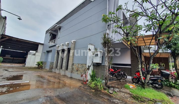 Modern House in Good Condition in Tanjungtirto, Singosari, Malang 2