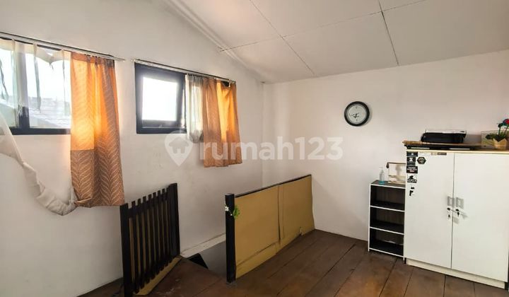 Strategic Classic House on Buah-Buah Street, Bareng Klojen, Malang 2