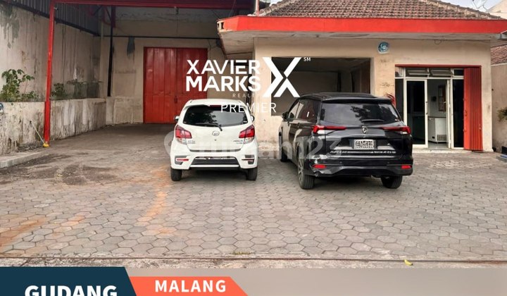 Gudang Nol Jalan Raya di Jalan Laksda Adi Sucipto, Blimbing, Kota Malang Gudang Nol Jalan Raya di Jalan Laksda Adi Sucipto, Blimbing, Kota Malang