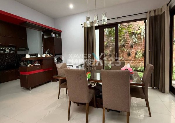 Rumah Luas dan Besar di Araya Golf Boulevard, Malang 2