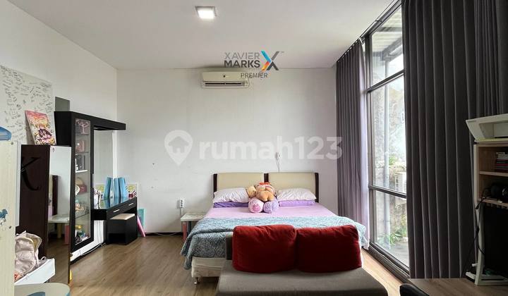 Luxury Modern Tropical House on Jalan Kembar Villa Puncak Tidar, Malang 2