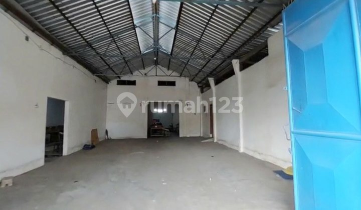 Gudang Parkir Luas Akses Mudah di Karangsono Pakisaji Malang