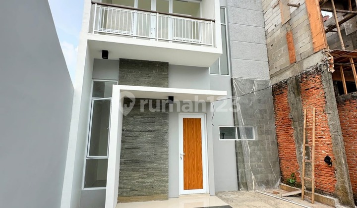 Rumah 2 Lantai Ready Stock di Pamulang Dekat Gerbang Tol
