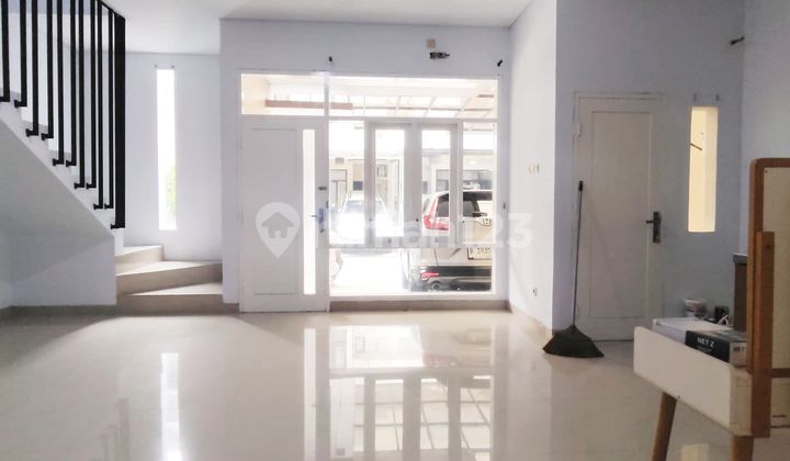 Minimalist House Near the Toll Gate & Tamini LRT 2