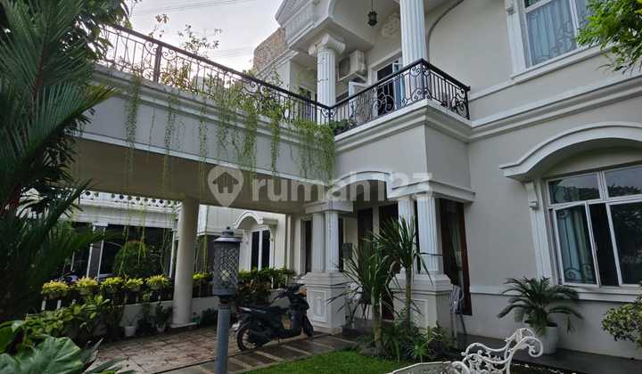 Beautiful & Lush House in Legenda Wisata Cibubur