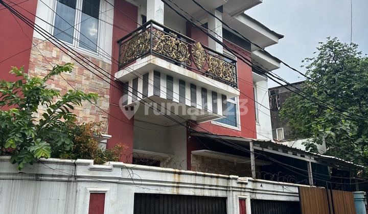 Rumah Posisi Hook Ada Lift di Jl.otista Jaktim 2