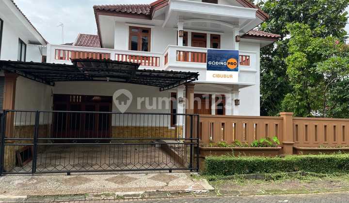 Rumah Besar Posisi Hook di Raffles Hills Cibubur