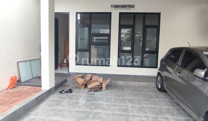 Rumah Disewakan Lokasi Di Depan Jalan Raya Villa Melati Mas 2