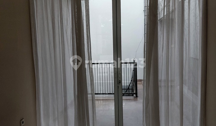 Disewakan Rumah Baru Direnovasi di Villa Melati Mas 2